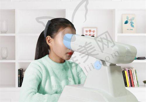何氏眼科全飞秒价格性价比分析
